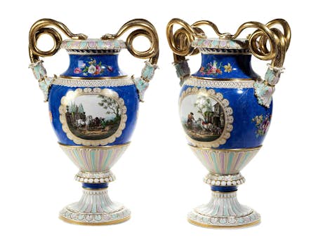Paar Meissener Vasen mit altmeisterlichem Dekor